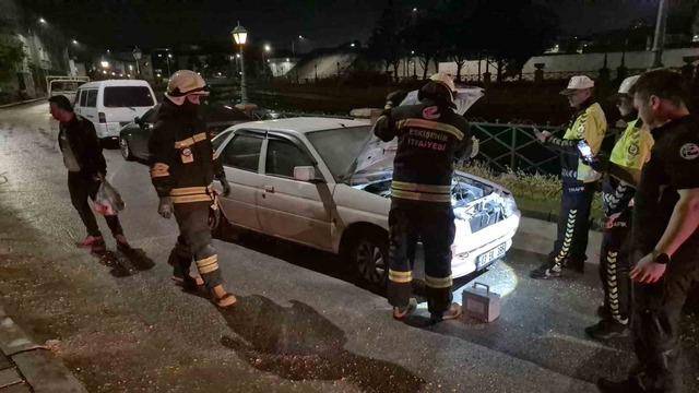 Eskişehir’de akaryakıt istasyonunun arkasında gerçekleşen araç yangını korkuttu 1