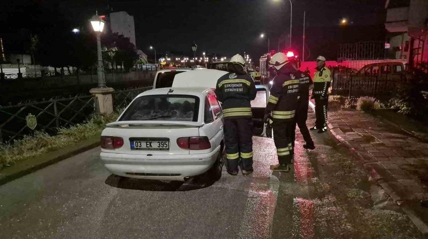 Eskişehir&rsquo;de akaryakıt istasyonunun arkasında ger&ccedil;ekleşen ara&ccedil; yangını korkuttu