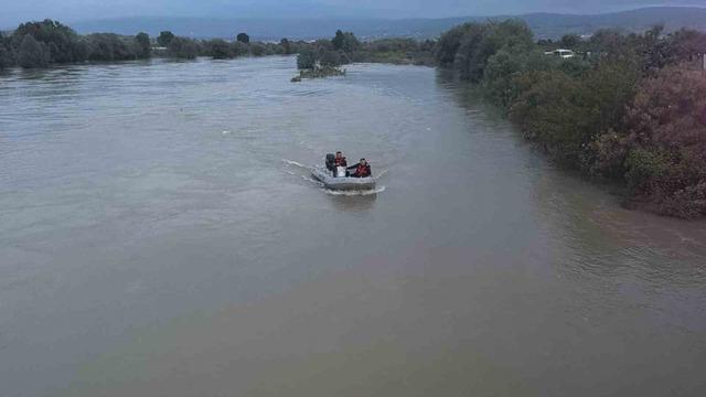 Kelkit Çayı’nda akıntıya kapılan 2 genç için arama çalışmaları havadan, karadan ve sudan devam ediyor