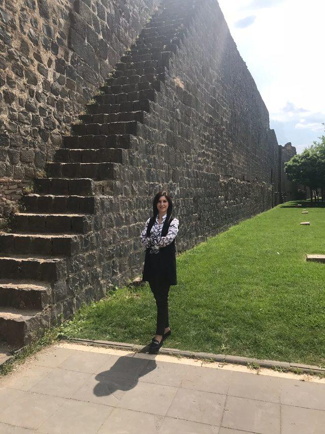 Hilal Alper AK Parti Diyarbakır milletvekili aday adayı oldu 2