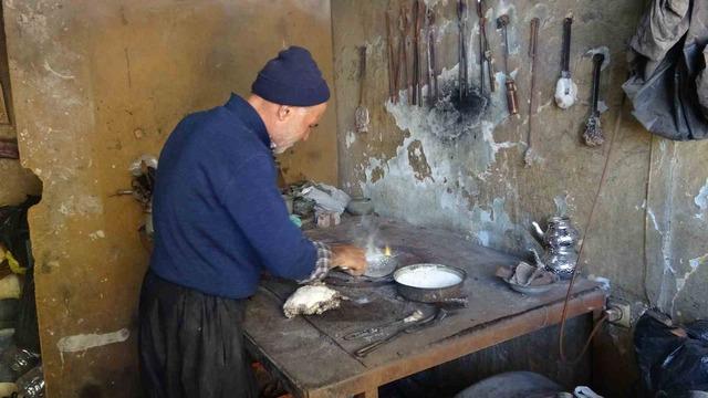 Meslekte 55 yılı geride bıraktı: Şimdi yetiştirecek çırak bulamıyor 2