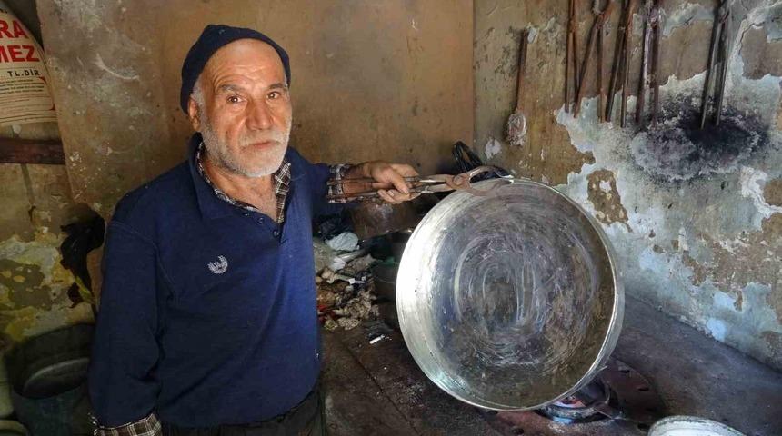 Meslekte 55 yılı geride bıraktı: Şimdi yetiştirecek &ccedil;ırak bulamıyor