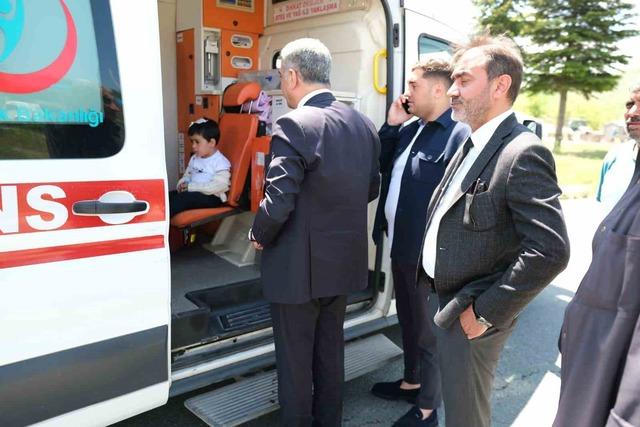 Elazığ’da otomobil aydınlatma direğine çarptı: 1’i bebek 4 yaralı 3