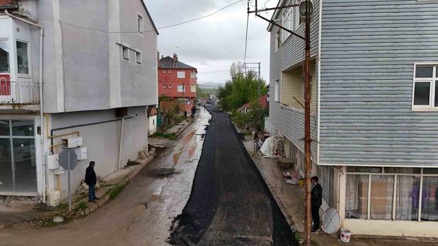 Büyükşehir’den Sarız’daki 1,3 kilometrelik ana arterde yol yapım ve sıcak asfalt çalışması 6