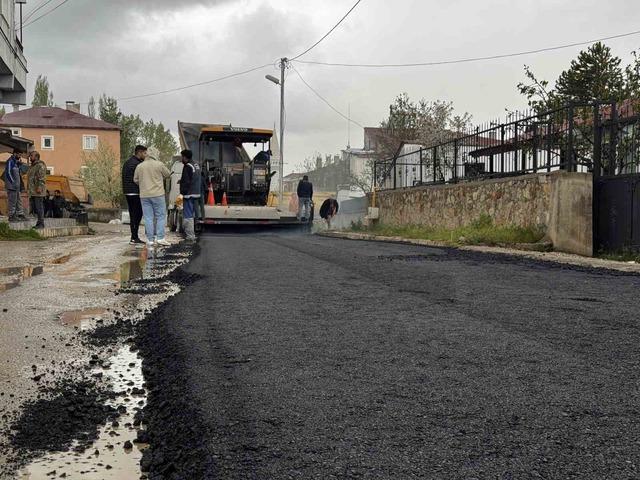 Büyükşehir’den Sarız’daki 1,3 kilometrelik ana arterde yol yapım ve sıcak asfalt çalışması 5