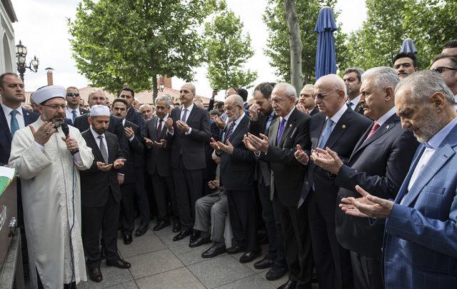 Eski Bakan Cevat Ayhan için ilk cenaze töreni Ankara'da 