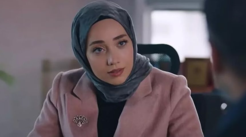 &Ouml;zge &Ouml;zacar Eski Masal'ın kadın başrol&uuml; oldu! Yorum yağdı