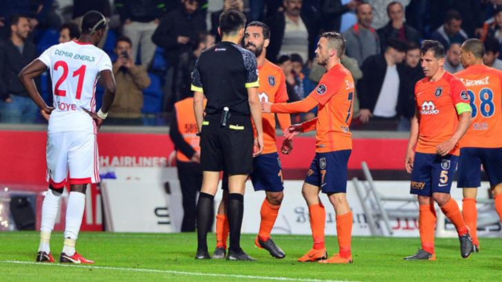 TFF’nin saygınlığını zedeleyen ya da futbolun değerini düşüren futbolculara 3 ila 6 müsabakadan men cezasını ön görüyor.