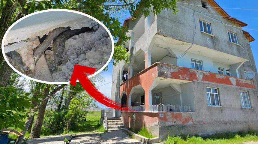 Tuvaletten bile &ccedil;ıkıyorlar! Muş&rsquo;taki bu evi adeta yılanlar bastı