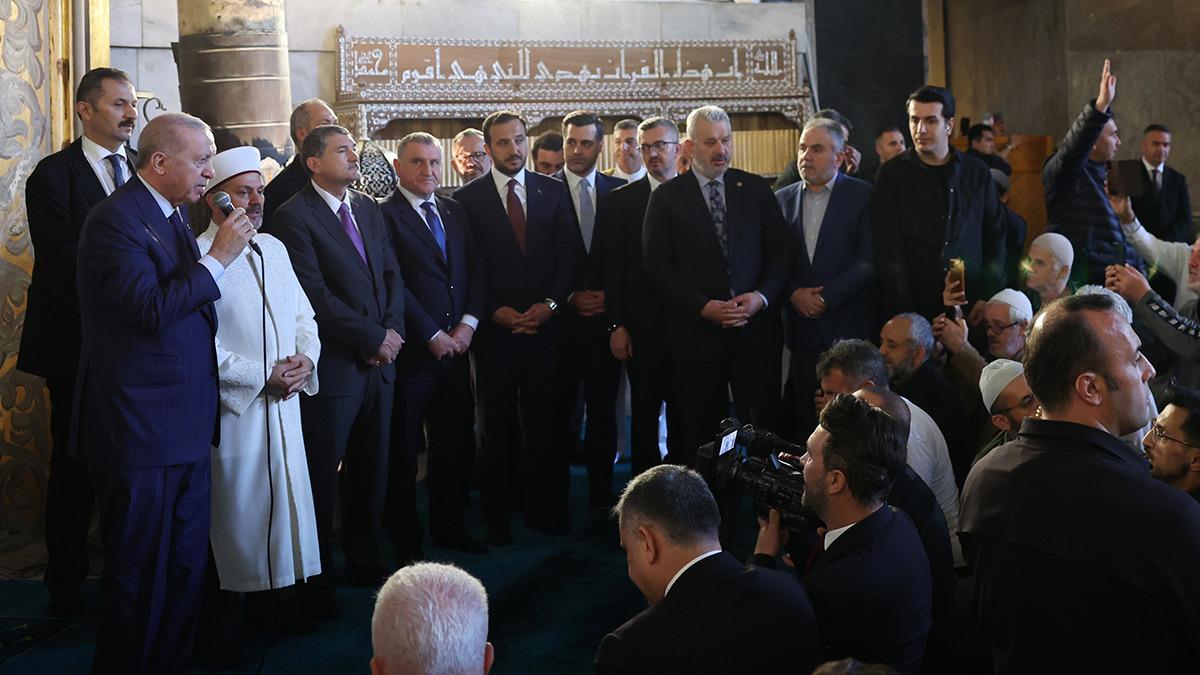 Cumhurbaşkanı Erdoğan Ayasofya da Kur’an okudu! 5