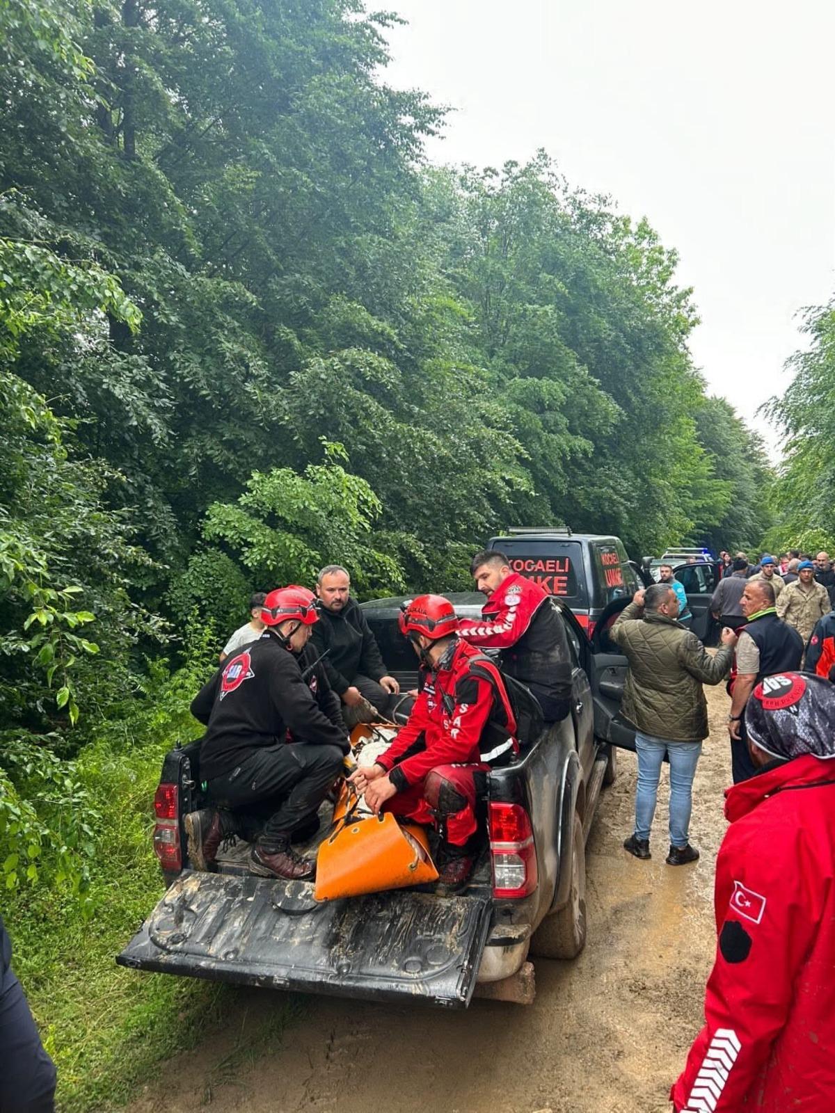 Kahreden olay: Anne ve oğul taşan derede kayboldu! Cansız bedenleri çıkarıldı 2