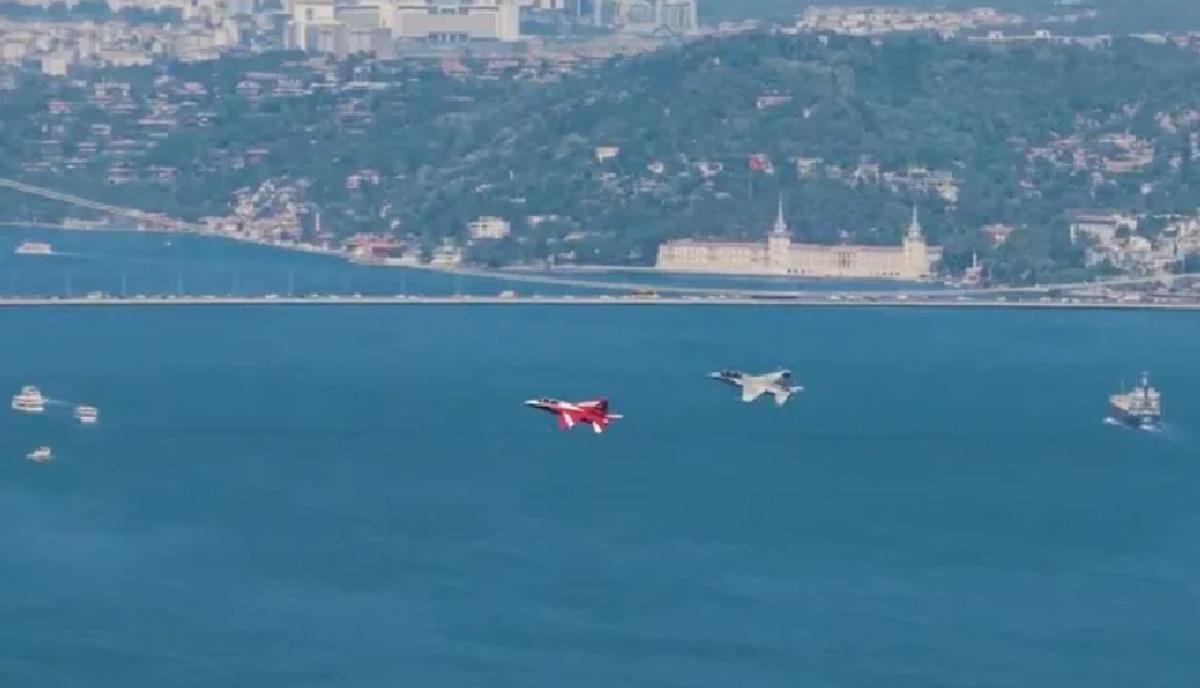 İstanbul semalarında HÜRJET rüzgarı: Boğaz daki o anları gündem oldu 1