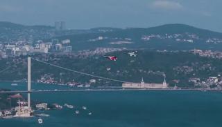İstanbul'da H&Uuml;RJET r&uuml;zgarı: Boğaz'daki o anları g&uuml;ndem oldu