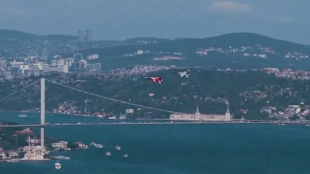 İstanbul semalarında HÜRJET rüzgarı: Boğaz'daki o anları gündem oldu