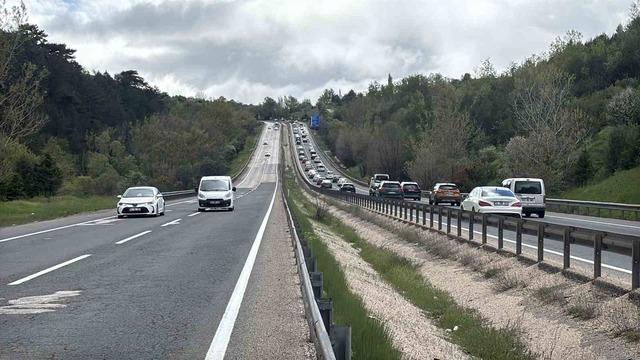 Bayram tatilcilerinin dönüş yolculuğu başladı: Gerede güzergahında uzun araç kuyrukları 2