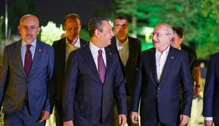 CHP'de bayramlaşma d&uuml;ellosu! Kılı&ccedil;daroğlu ve &Ouml;zel'den aynı saatte program