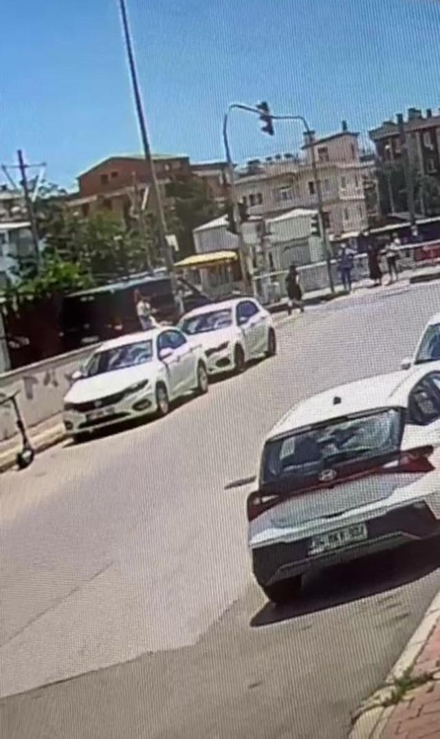 Yolun karşısına geçmek isteyen 13 yaşındaki çocuk kazada hayatını kaybetti 7
