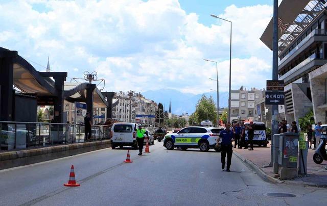 Yolun karşısına geçmek isteyen 13 yaşındaki çocuk kazada hayatını kaybetti 5