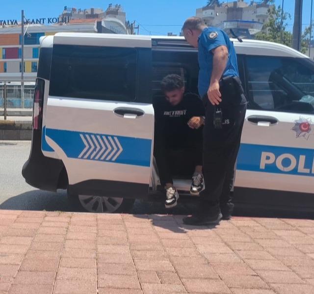 Yolun karşısına geçmek isteyen 13 yaşındaki çocuk kazada hayatını kaybetti 2