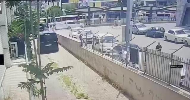 Yolun karşısına geçmek isteyen 13 yaşındaki çocuk kazada hayatını kaybetti 1