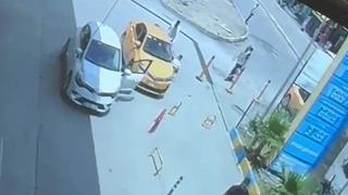 Yol verme yüzünden tartıştığı taksiciyi takip edip bıçakladı: O anlar kamerada