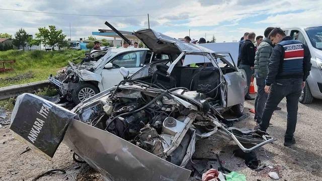 Kırıkkale’de araçlar bir aileye mezar oldu: Ölü sayısı 3’e yükseldi, 6 kişinin tedavisi sürüyor