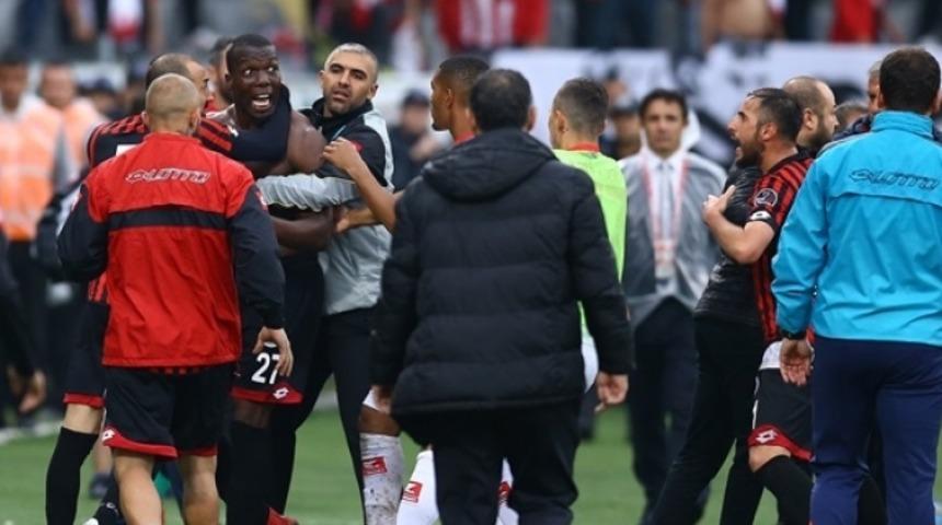 Florentin Pogba neden sahayı terk etti? 