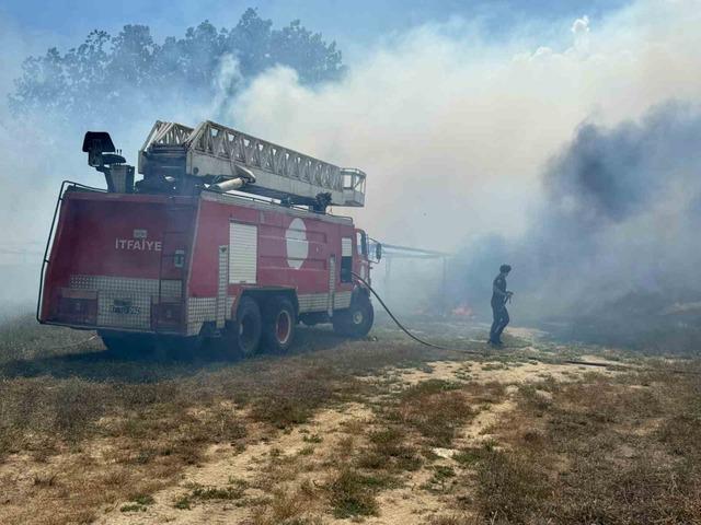 Serik’te bahçe evinde ve ağılında yangin 1