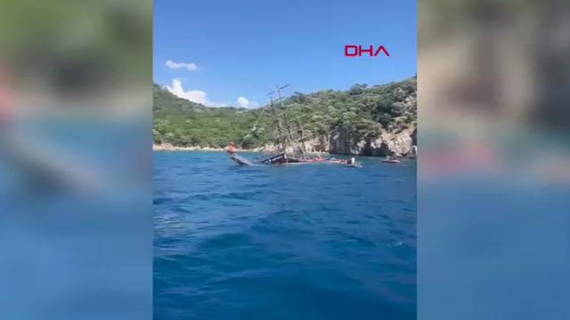 Marmaris'te tur teknesi battı! Ekipler sevk edildi