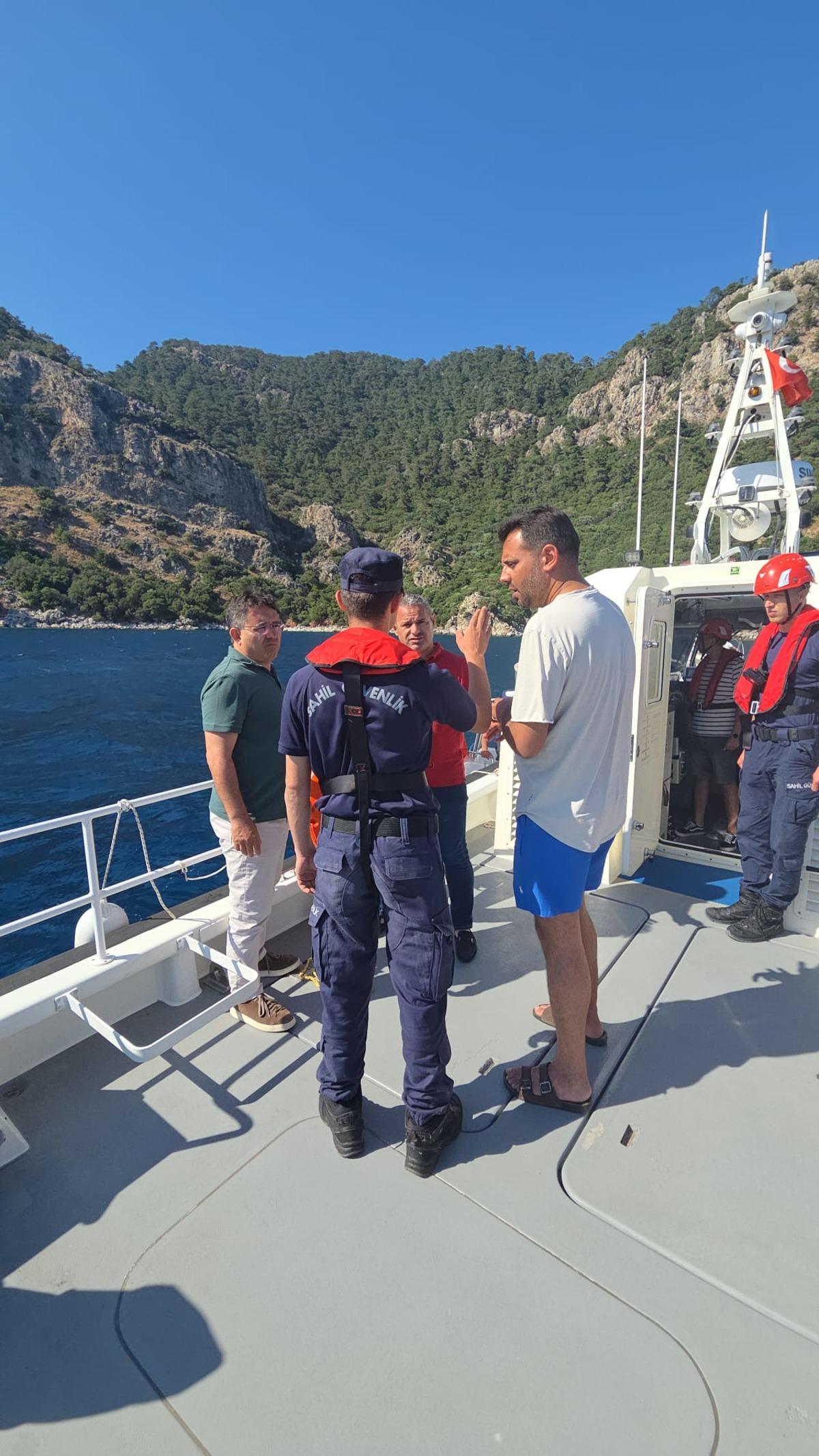 Marmaris te tur teknesi battı! Ekipler sevk edildi 3