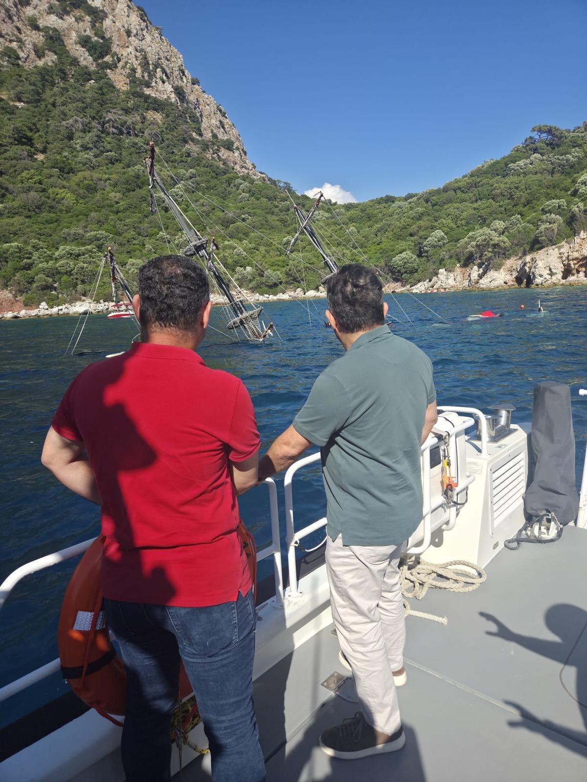 Marmaris te tur teknesi battı! Ekipler sevk edildi 2
