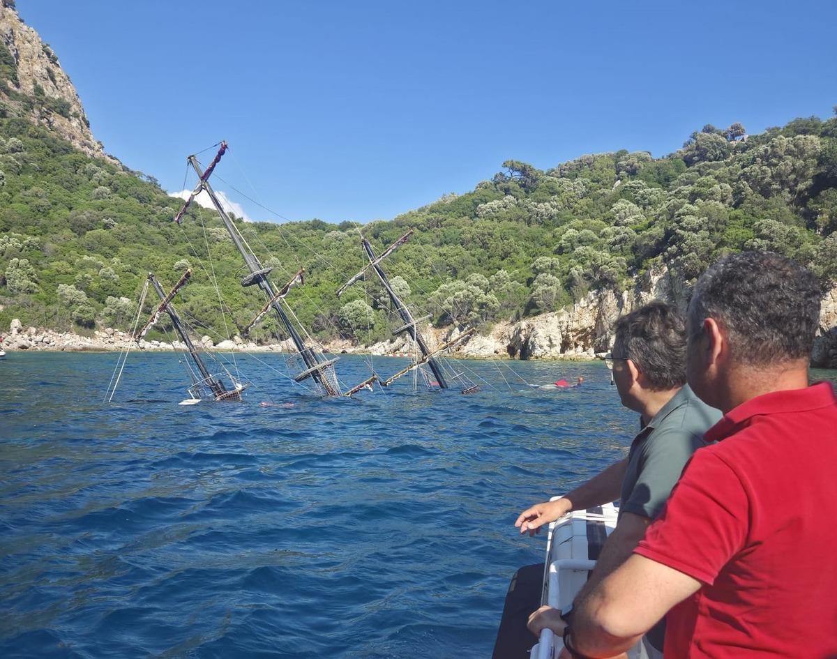 Marmaris te tur teknesi battı! Ekipler sevk edildi 1