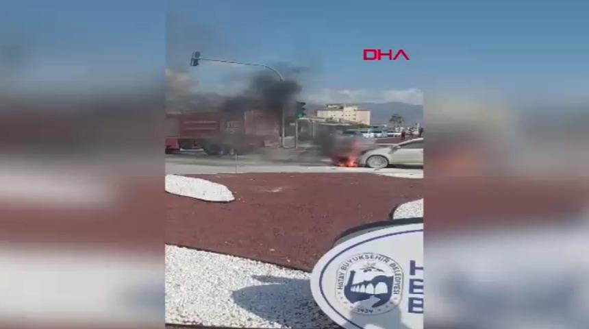 Yer: Hatay! Seyir halindeki otomobil yandı