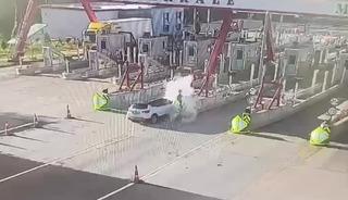 Tekirdağ'da feci kaza! Gişelere &ccedil;arpan otomobildeki kadın &ouml;ld&uuml;