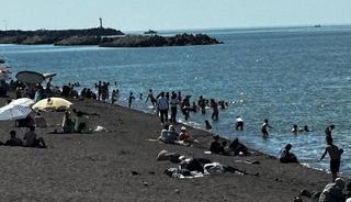Ak&ccedil;akoca sahilleri bayramda doldu taştı