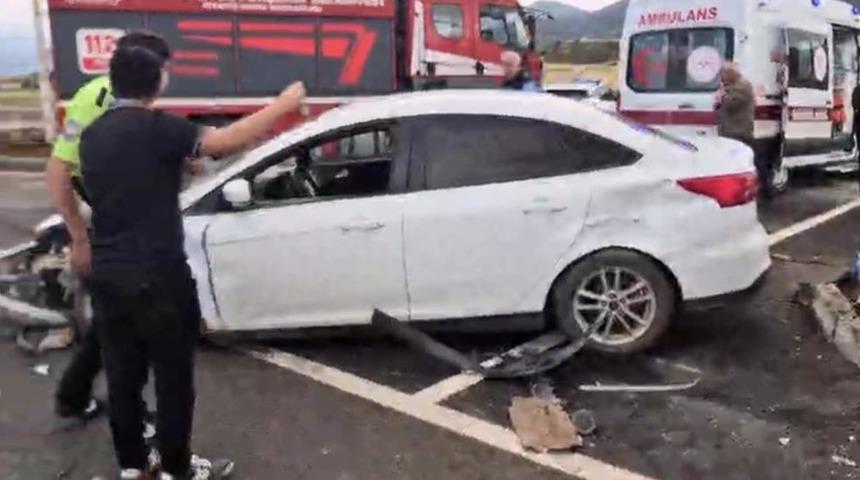 Gaziantep'te iki otomobil &ccedil;arpıştı: 6 yaralı