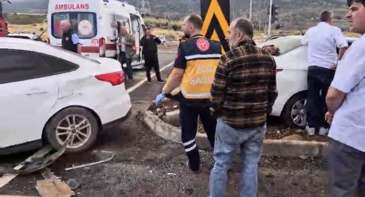 Gaziantep te iki otomobil çarpıştı: 6 yaralı 1