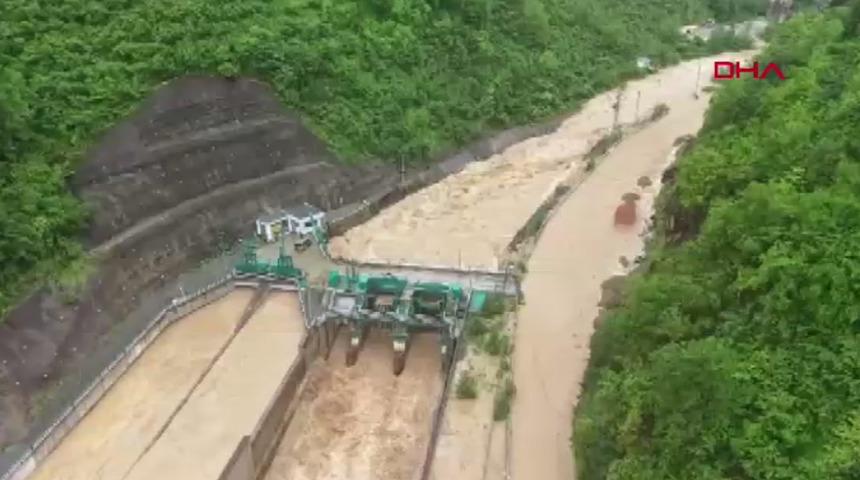 Giresun'da sağanak! Dereler taştı