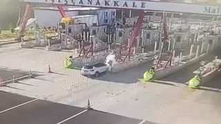 Malkara'da Çanakkale otoyolu gişelerinde otomobil bariyere çarptı: 1 ölü, 1 yaralı