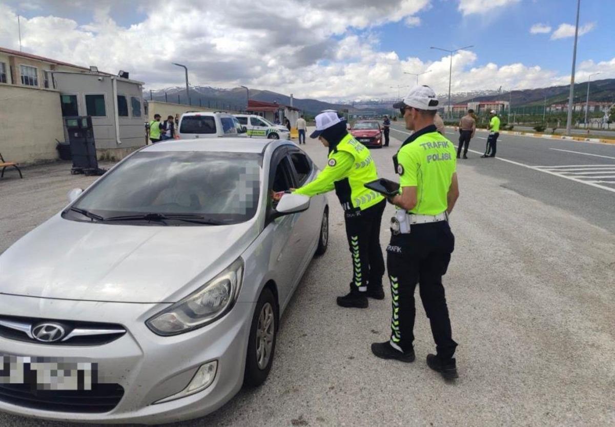 Erzincan da bayram tedbirleri kapsamında sivil otobüs denetimi yapıldı 1
