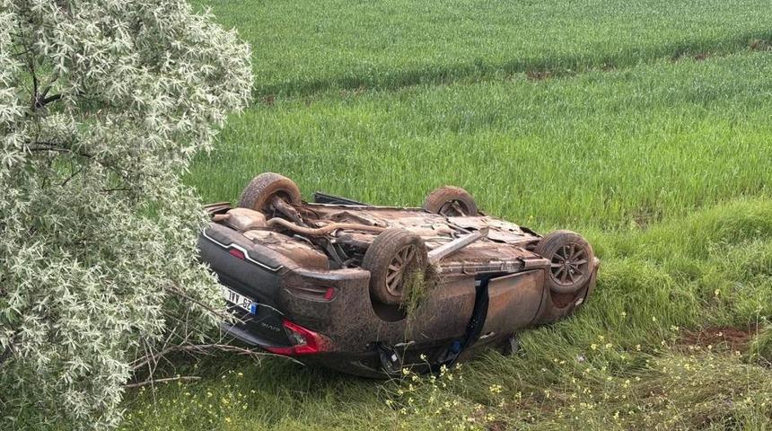 Erzincan'da şarampole devrilen otomobildeki 4 kişi yaralandı