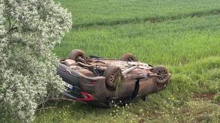 Erzincan'da şarampole devrilen otomobildeki 4 kişi yaralandı