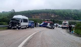 Karab&uuml;k'te trafik kazası! Yaralılar var
