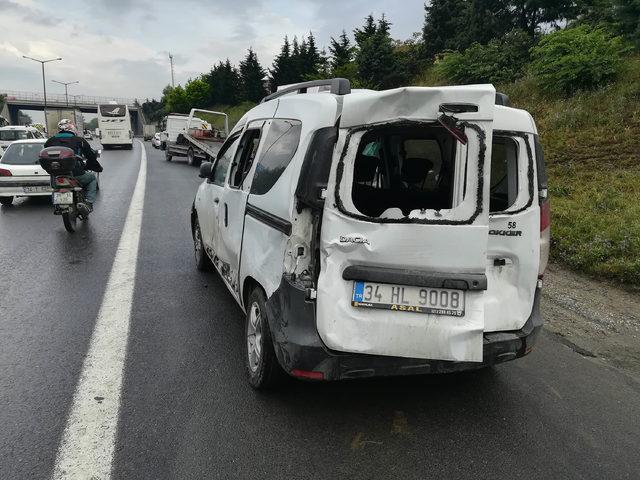 TEM'de tutanak tutan sürücülerin arasına otomobil daldı: 1'i ağır 2 yaralı 