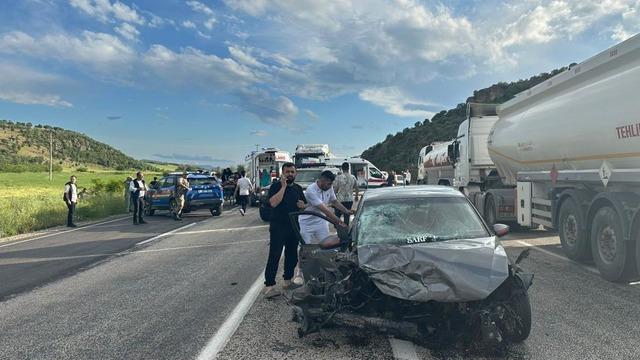 Bayram tatili yolunda kan döküldü... Adıyaman'da feci kaza: Aynı aileden 3 ölü, 4 yaralı
