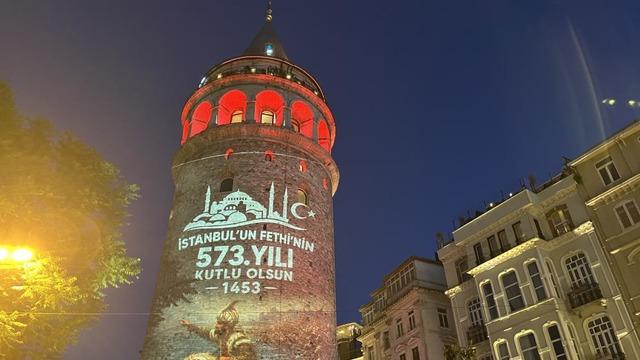 Galata Kulesi’nde İstanbul’un fethinin 573. yıl dönümün özel ışık gösterisi