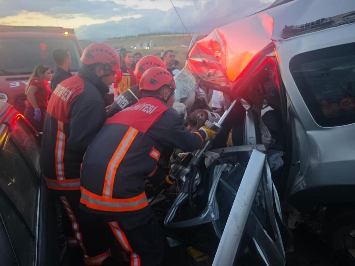 Mersin de zincirleme kaza: 1 ölü, 5 yaralı 2