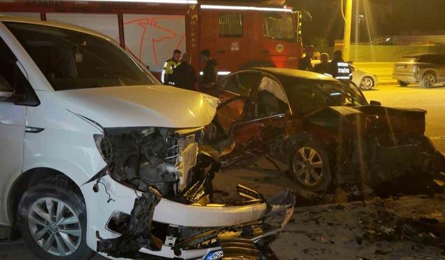 Alkollü sürücü 4 araca birden çarptı: 2 yaralı 5