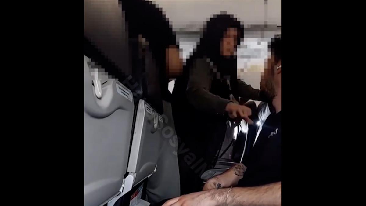 Havada tuvalet krizi! Gidemeyince kabine yaptı 2