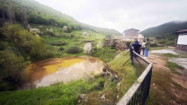 Efsanelere konu olan Dipsizg&ouml;l renk değiştirdi, ziyaret&ccedil;ileri hayal kırıklığı yaşadı 2